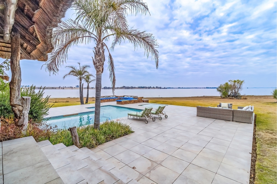 8 Bedroom Property for Sale in Oranjeville Free State